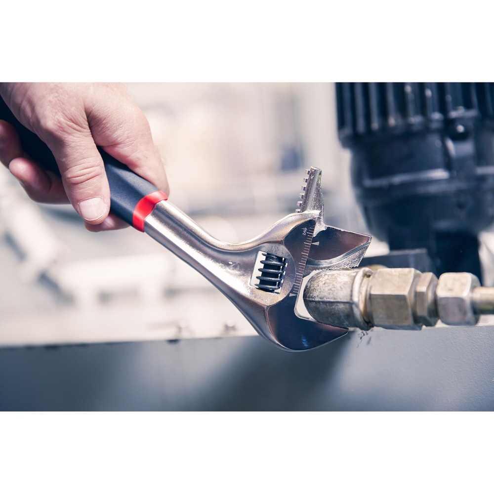 Clé à molette réversible manche métal 15