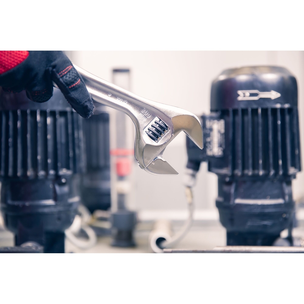 Clé à molette ajustable manche métal 15