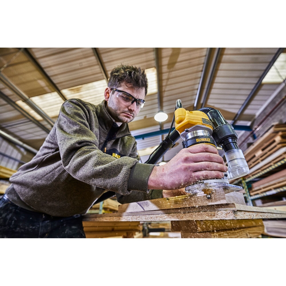 Affleureuse de paume compacte 900 W 8 mm - D26200-QS - DEWALT