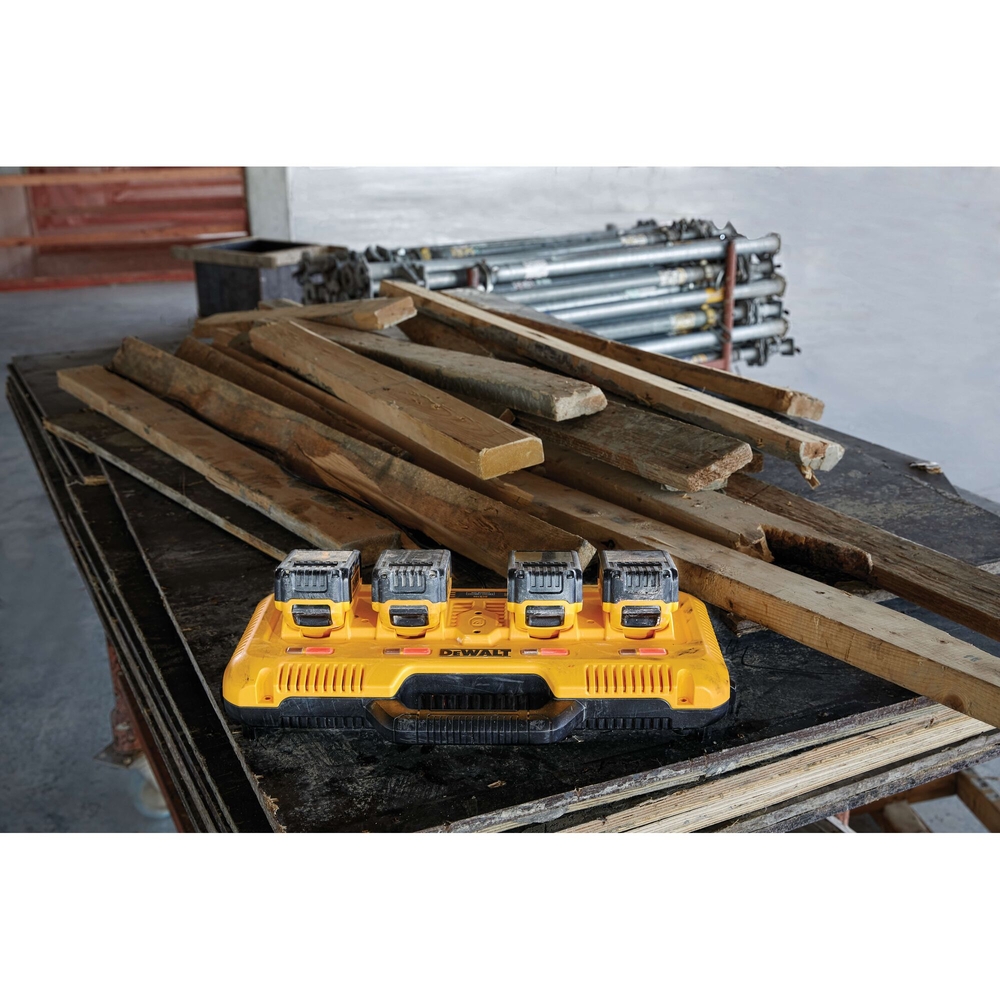 Chargeur rapide TOUGHSYSTEM 4 ports XR 12 V / 18 V / 54 V - DCB104-QW - DEWALT
