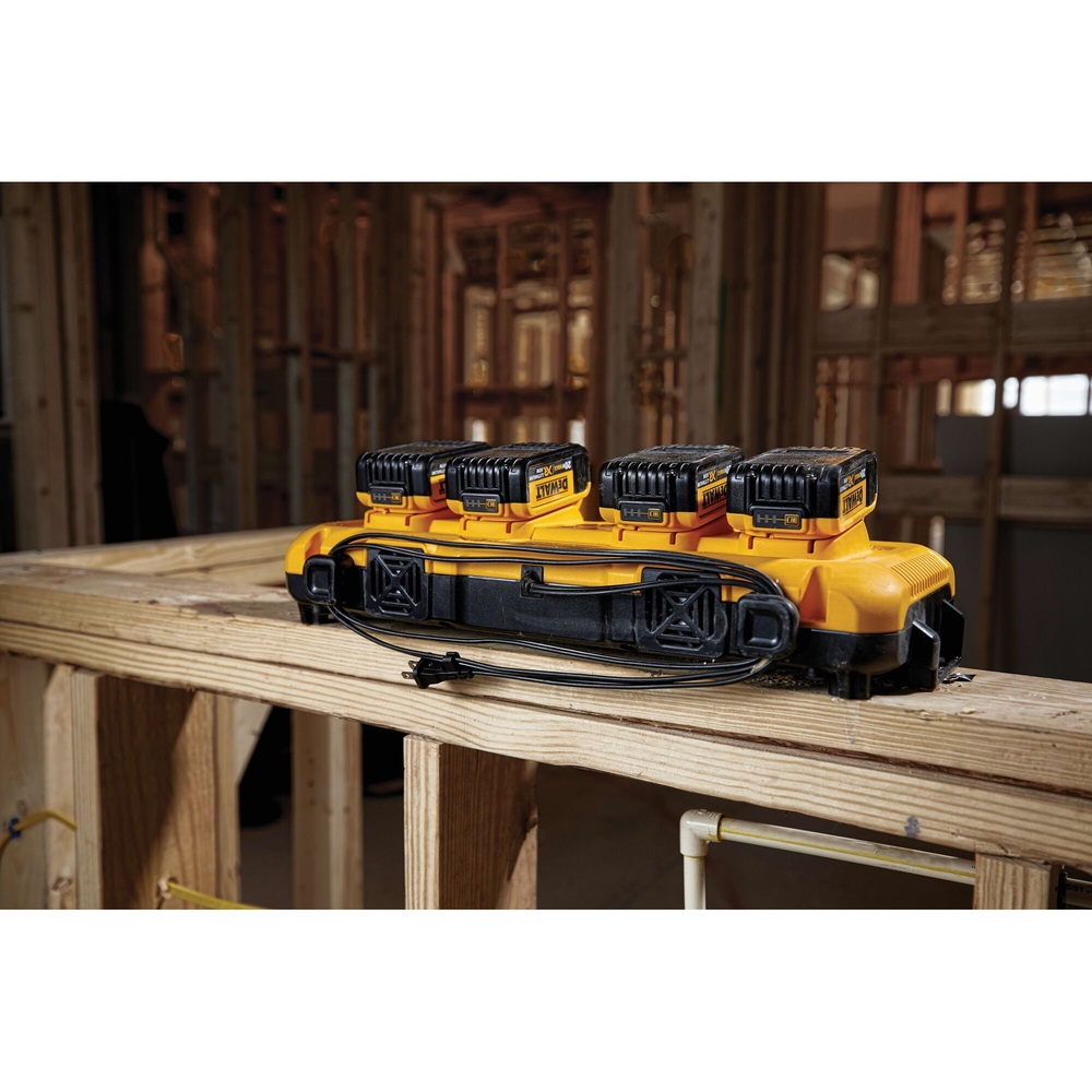 Chargeur rapide TOUGHSYSTEM 4 ports XR 12 V / 18 V / 54 V - DCB104-QW - DEWALT