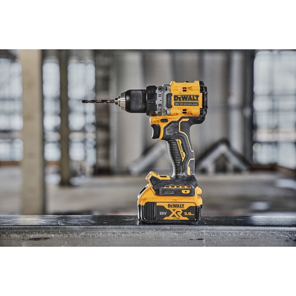 Perceuse-visseuse compacte XR 18 V 5 Ah Li-Ion Brushless - DCD800P2T-QW - DEWALT