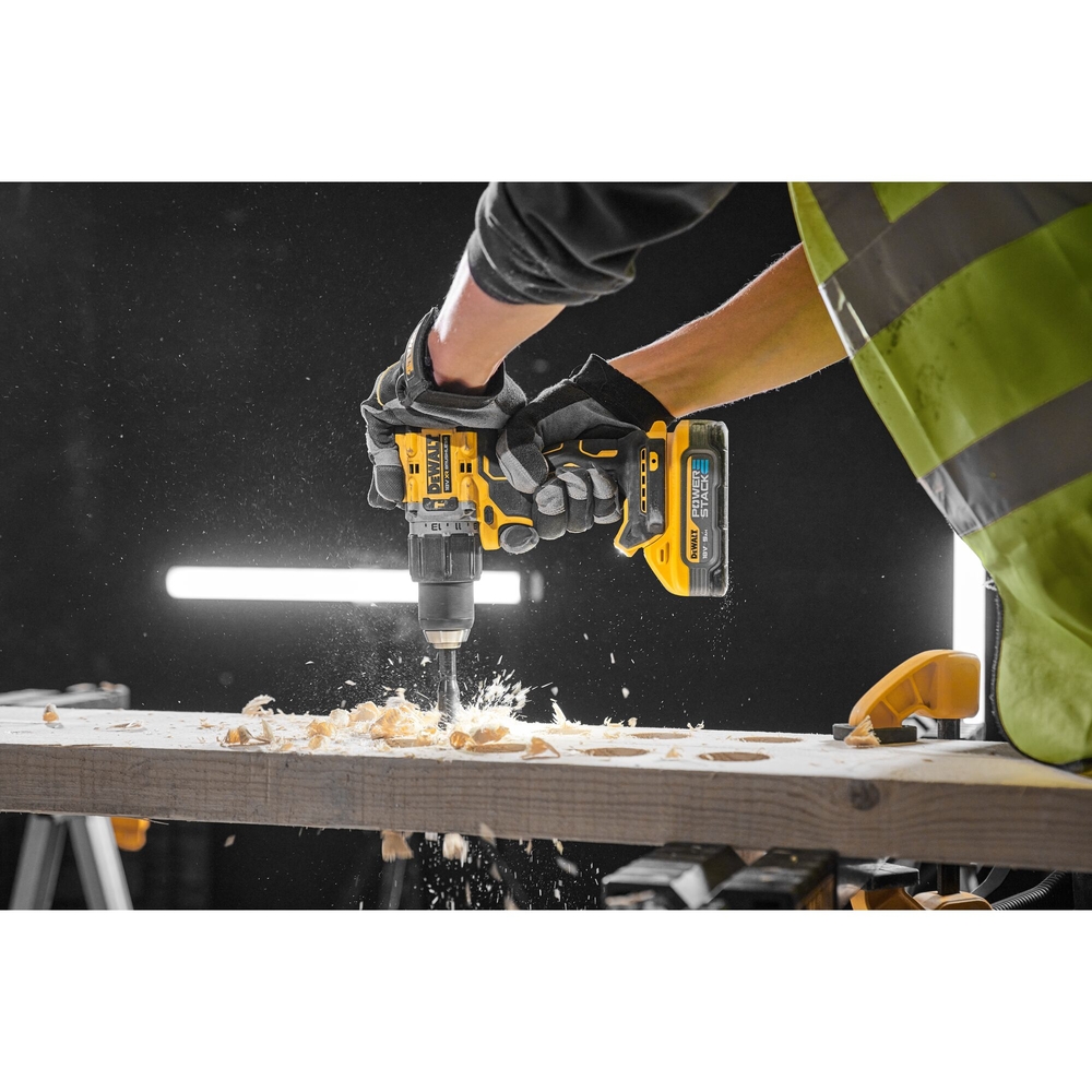Perceuse-visseuse percussion compacte XR 18 V 5 Ah Li-ion Brushless POWERSTACK - DCD805H2T-QW - DEWALT