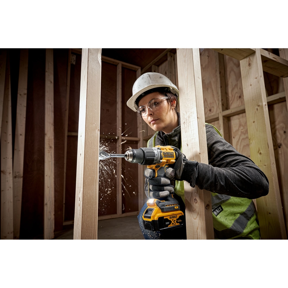 Perceuse-visseuse percussion compacte XR 18 V 5 Ah Li-Ion Brushless - DCD805P2T-QW - DEWALT
