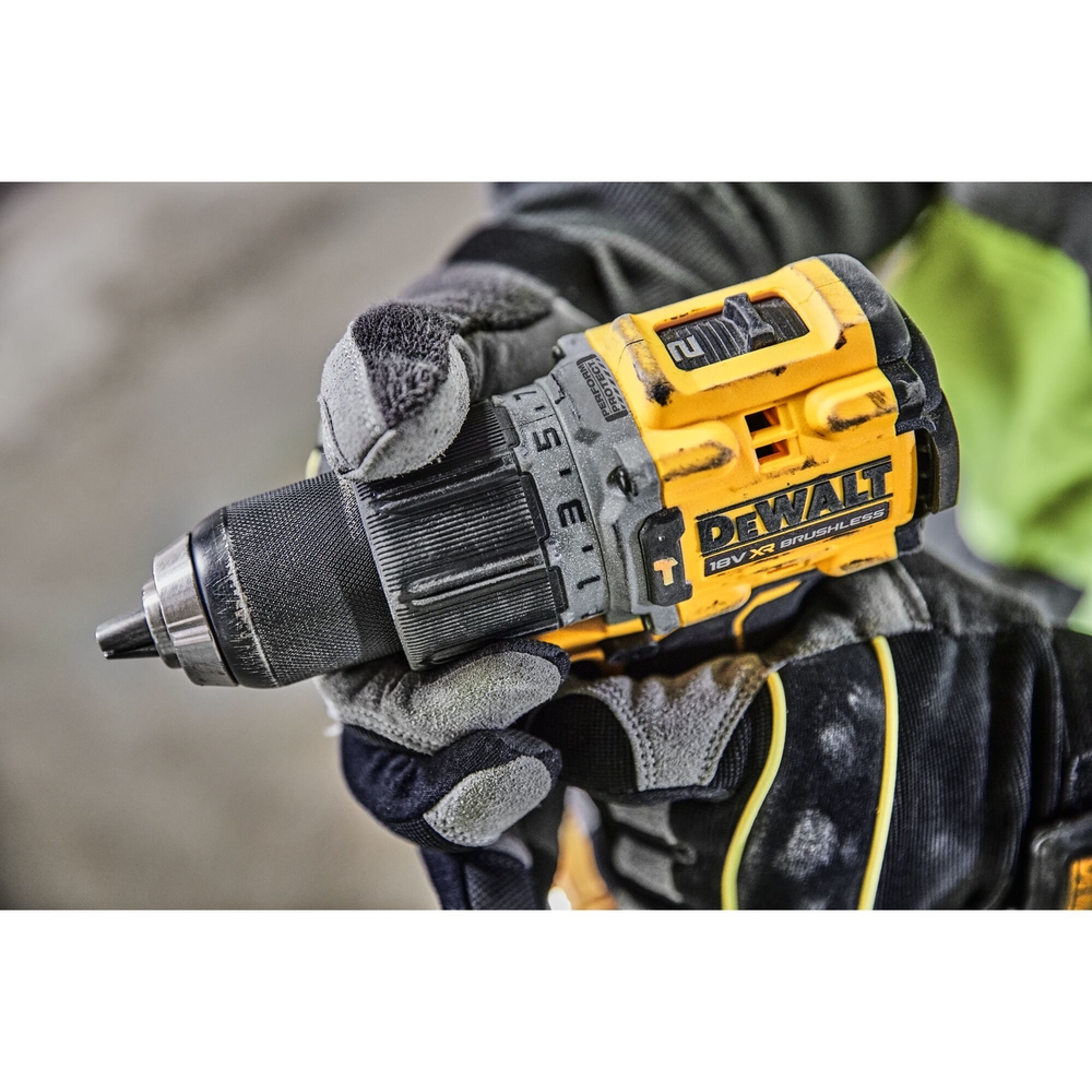 Perceuse-visseuse percussion compacte XR 18 V 5 Ah Li-Ion Brushless - DCD805P2T-QW - DEWALT