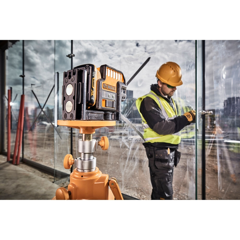 Niveau laser croix + 5 points XR 12 V 2 Ah Li-Ion - faisceau vert - DCE0825D1G-QW - DEWALT