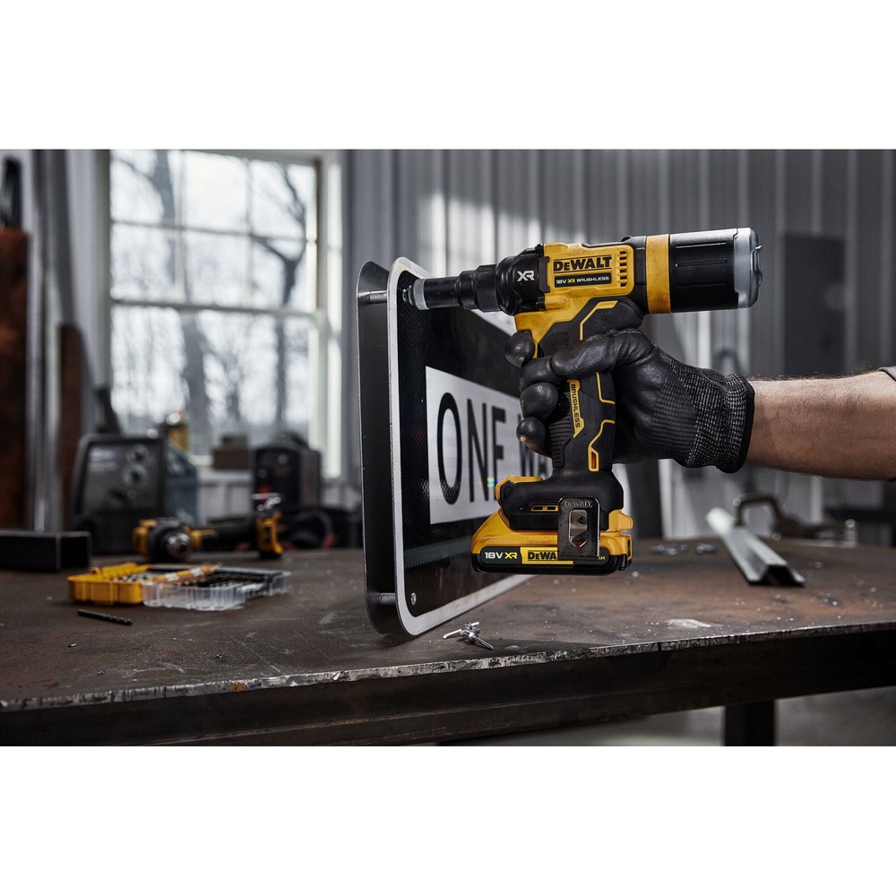 Riveteuse XR 18V Brushless 4.8 mm - Sans batterie ni chargeur, coffret TSTAK - DCF403NT-XJ - DEWALT