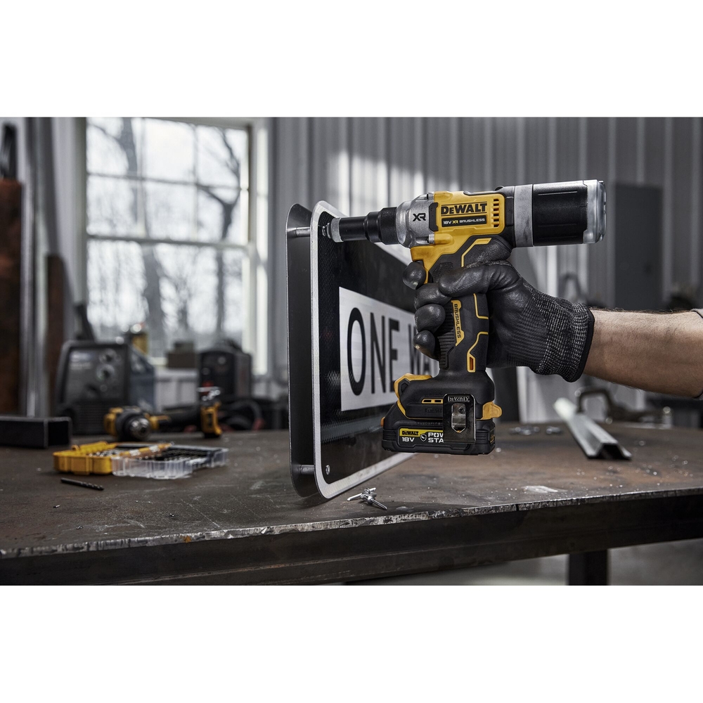 Riveteuse XR 18V 1.7Ah Brushless 6.4 mm - 2 batteries POWERSTACK renforcées - DCF414E2GT-QW - DEWALT