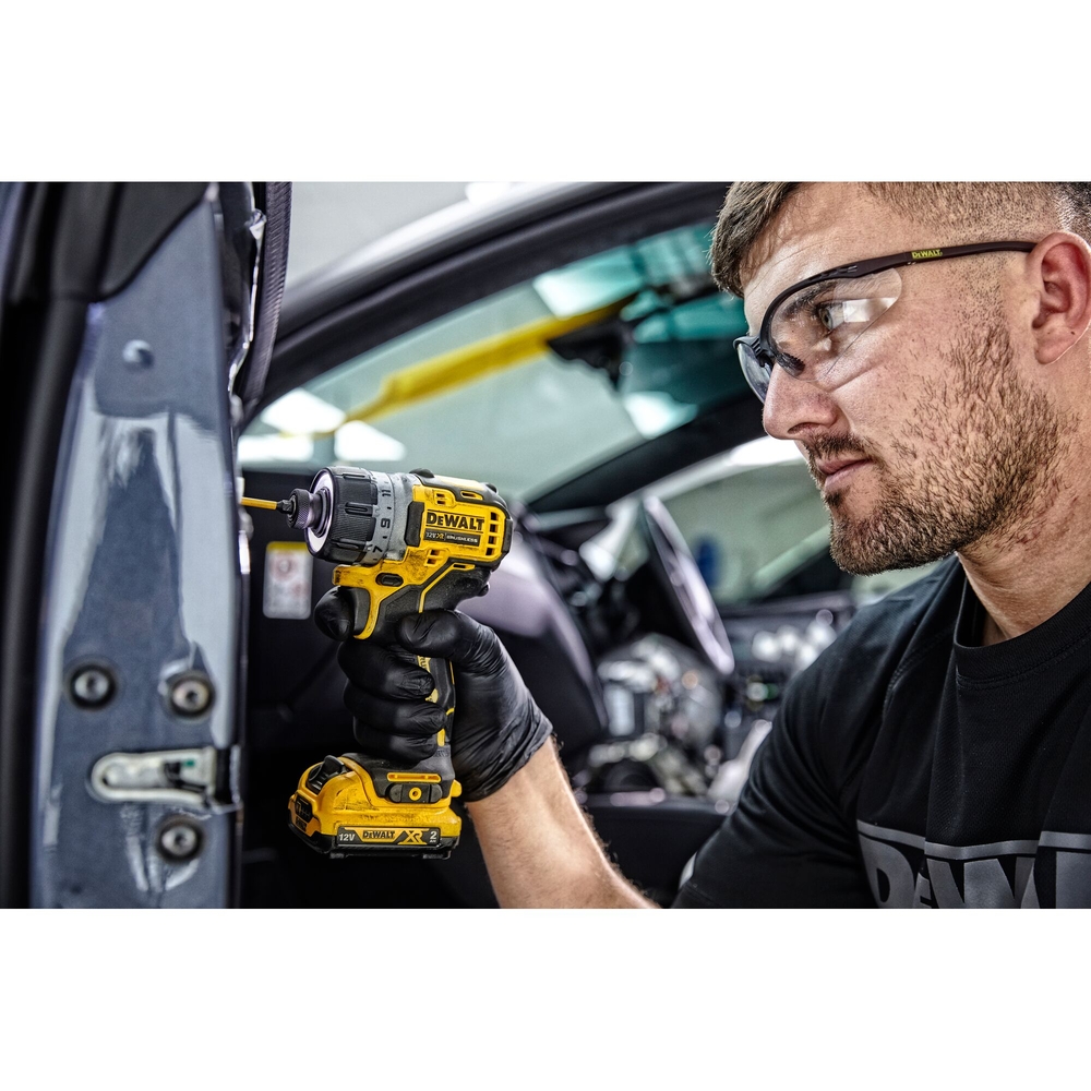 Visseuse XR 12 V 2 Ah Li-Ion Brushless - 2 batteries/chargeur/coffret TSTAK - DCF601D2-QW - DEWALT