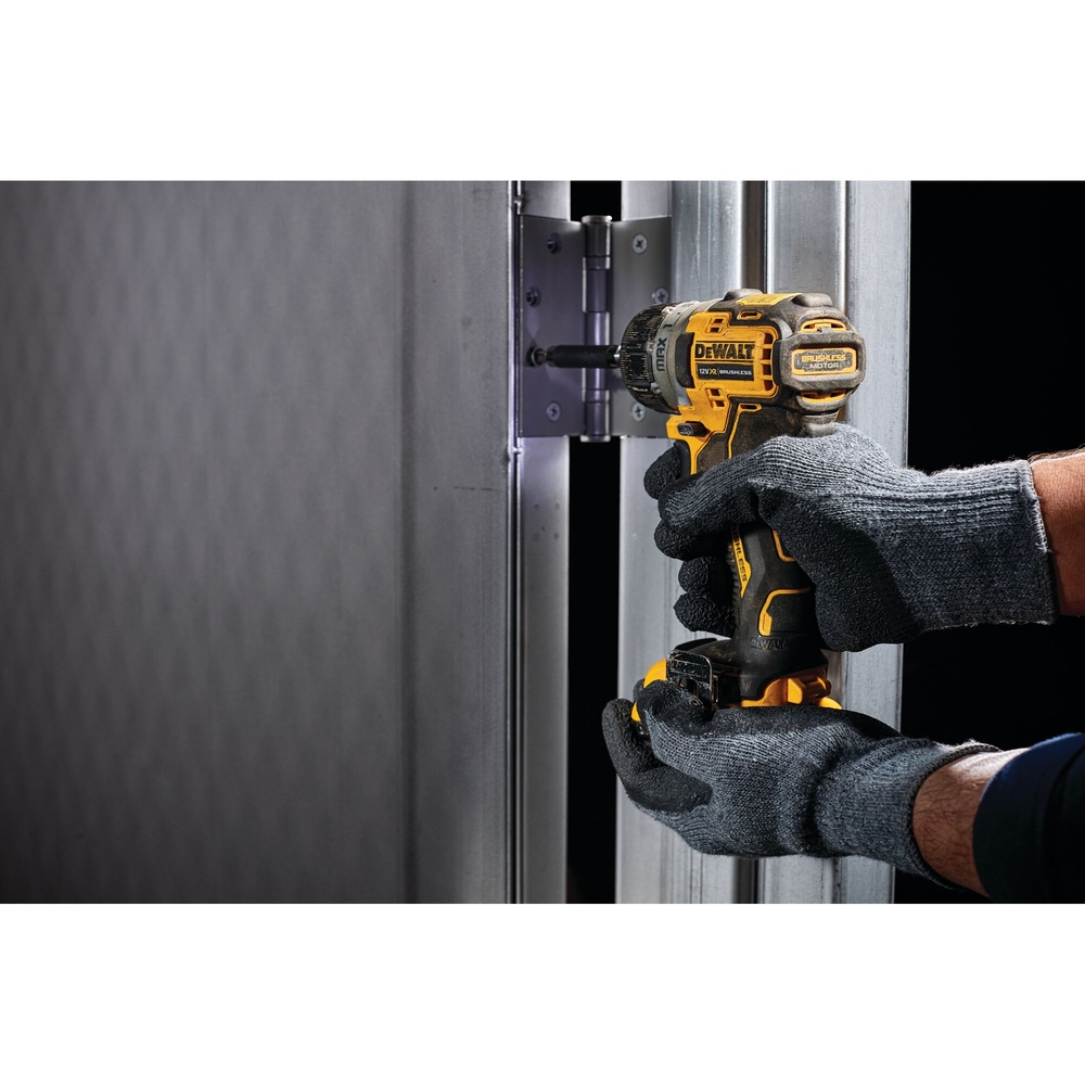 Visseuse XR 12 V 2 Ah Li-Ion Brushless - 2 batteries/chargeur/coffret TSTAK - DCF601D2-QW - DEWALT