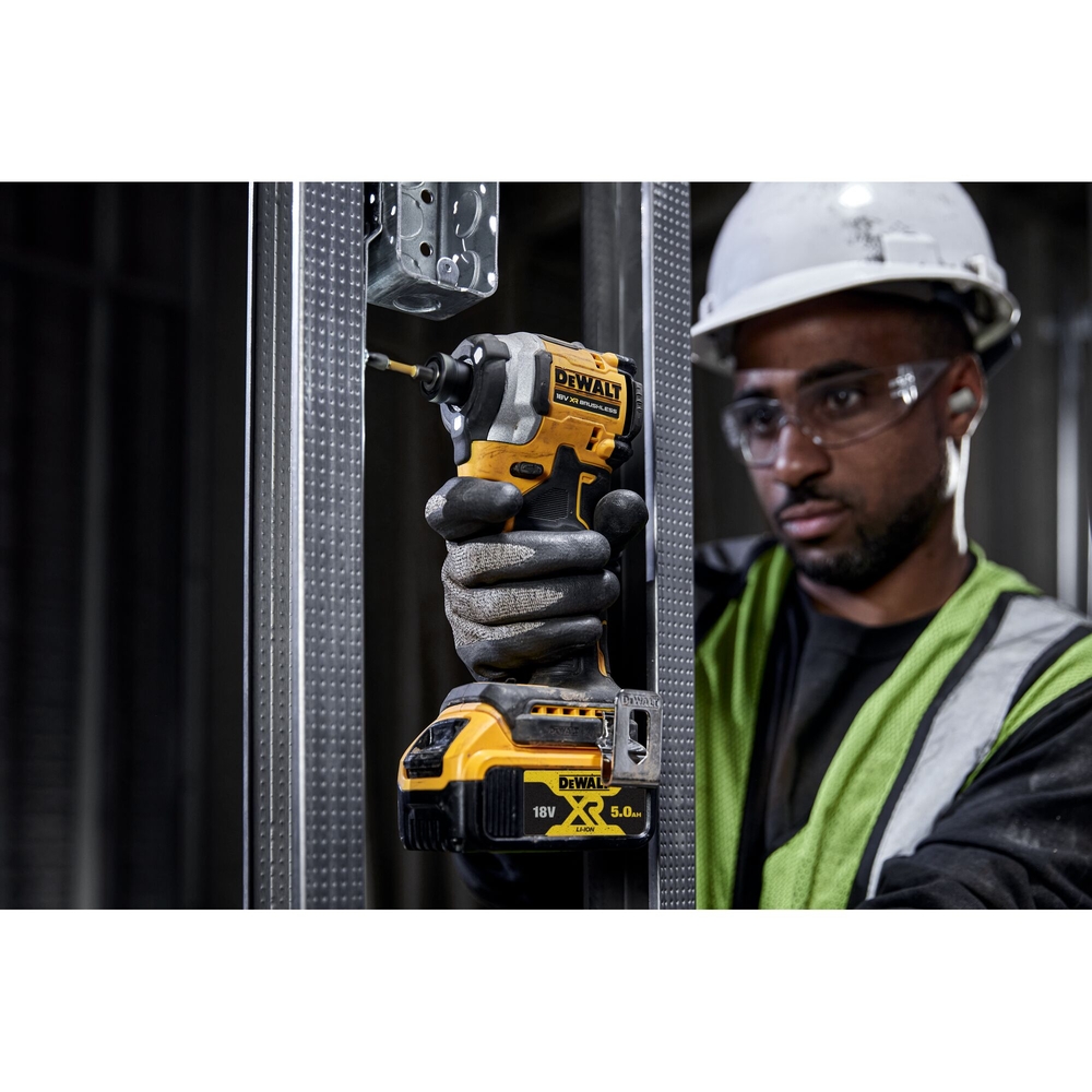 Visseuse à chocs ultra compacte XR 18 V 5 Ah Li-Ion Brushless - DCF850P2T-QW - DEWALT