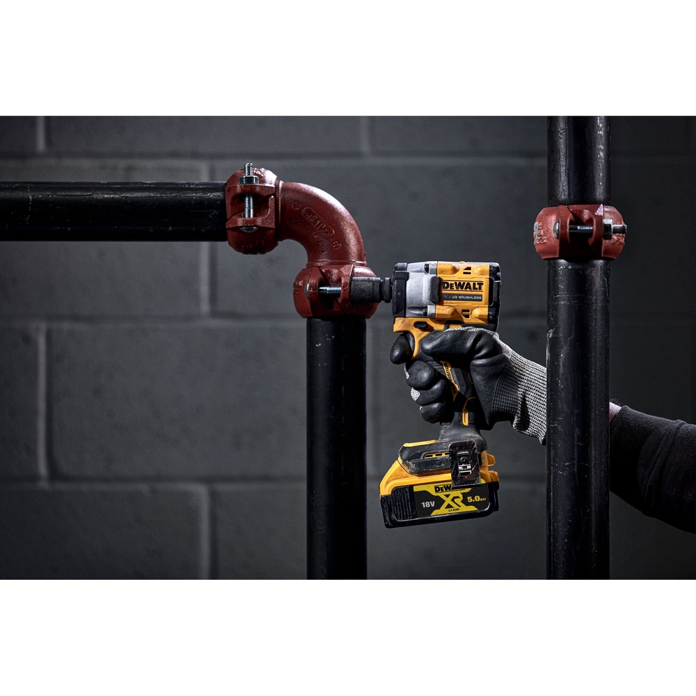 Boulonneuse 1/2'' compacte XR 18V 5Ah Li-Ion Brushless 406 Nm - jonc de sécurité - DCF921P2T-QW - DEWALT