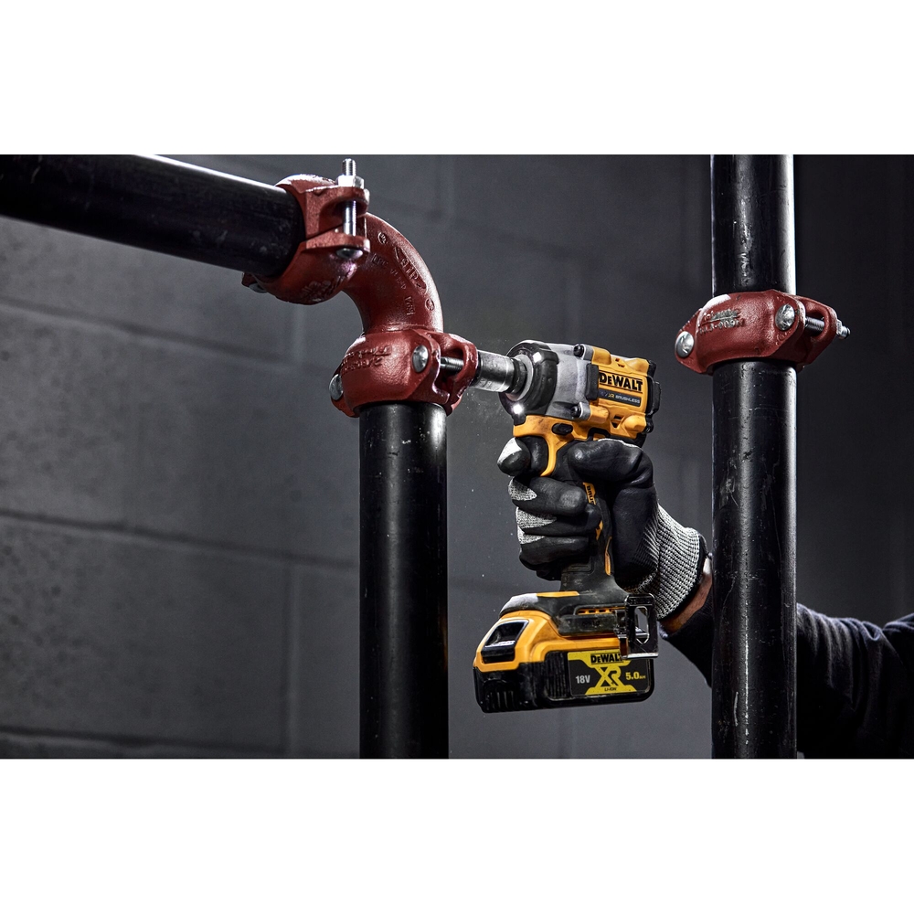 Boulonneuse à chocs 1/2'' compacte XR 18 V 5 Ah Li-Ion Brushless 406 Nm - DCF922P2T-QW - DEWALT