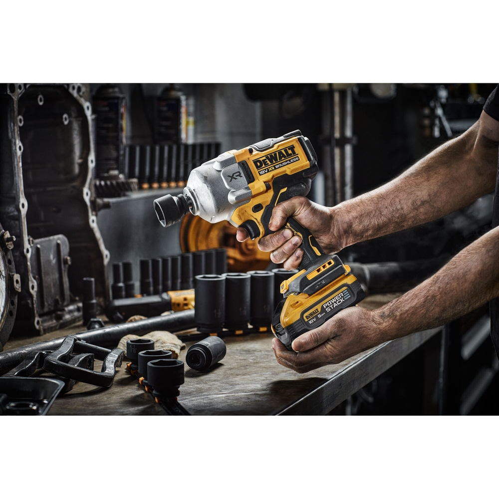 Boulonneuse ½” XR 18V 5Ah Li-Ion Brushless 1632Nm - Jonc de sécurité -POWERSTACK - DCF961H2T-QW - DEWALT