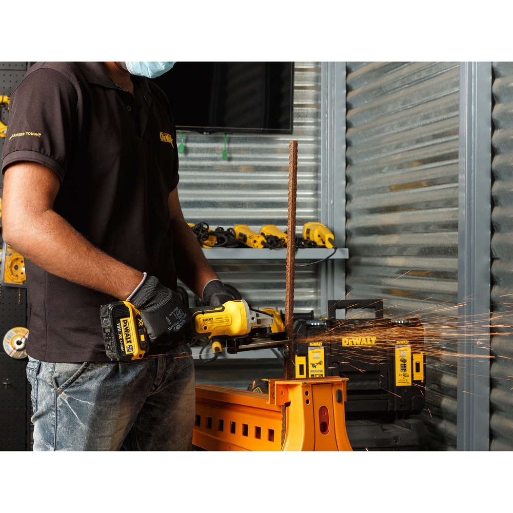 Meuleuse 125 mm XR 18 V 5 Ah Li-Ion Brushless - DCG405P2-QW - DEWALT