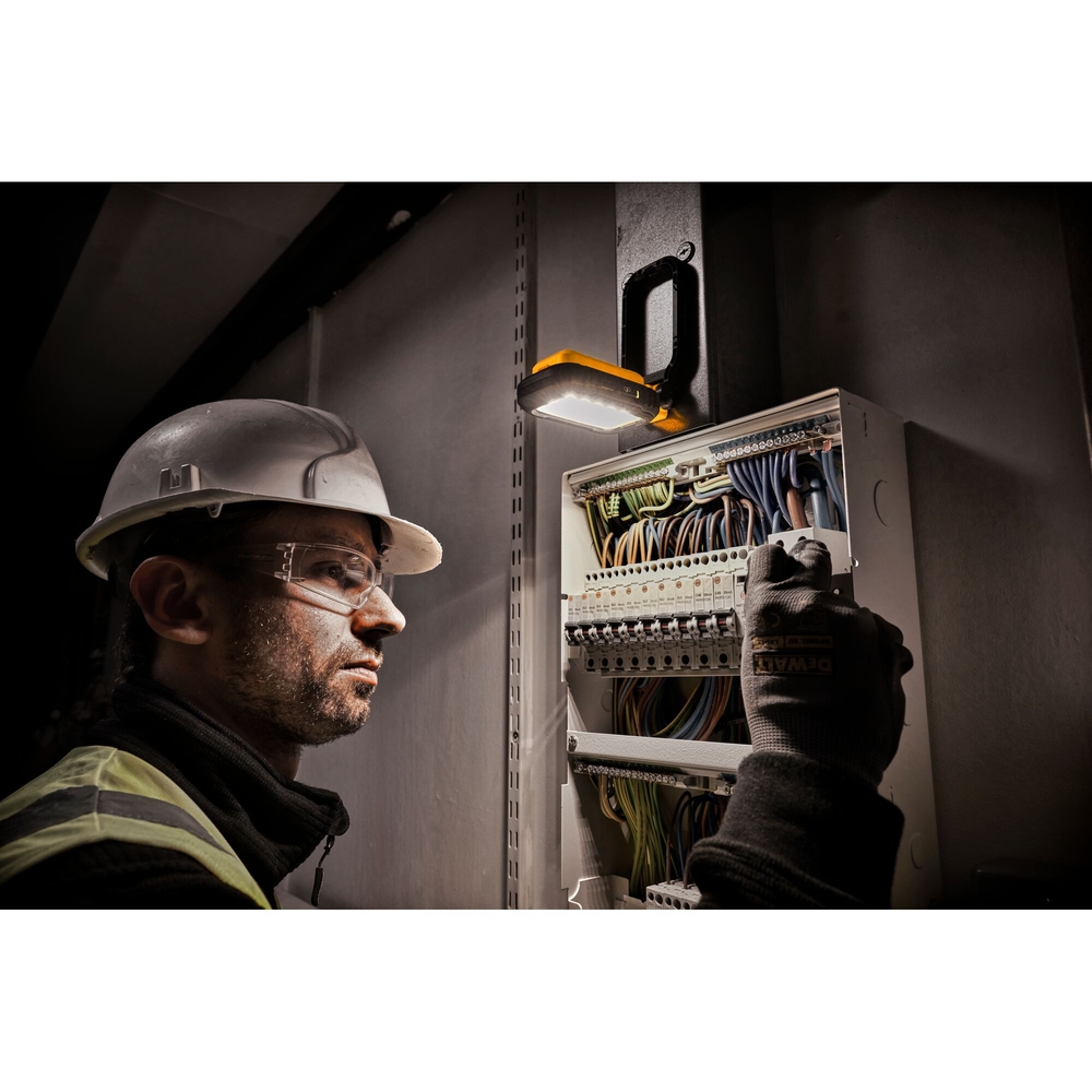 Lampe de travail USB-C - Batterie intégrée Li-Ion 3.6V 4Ah - DCL182-XJ - DEWALT