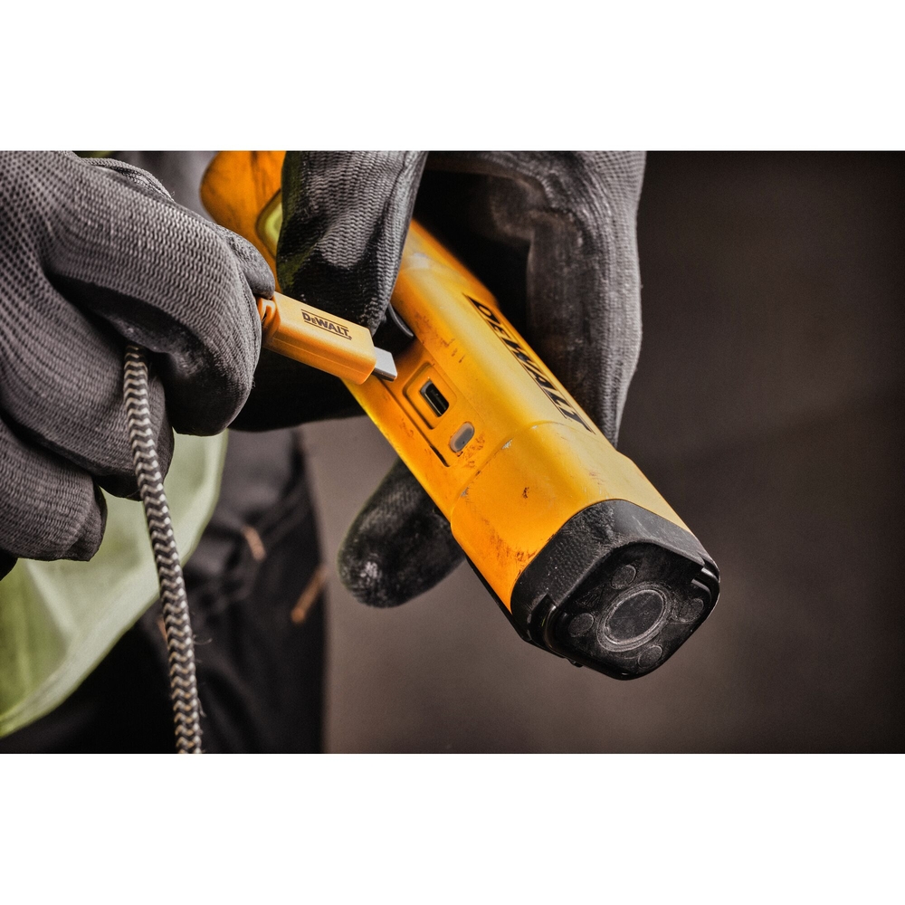 Lampe de poche USB-C - Batterie intégrée Li-Ion 3.6V 3Ah - DCL183-XJ - DEWALT