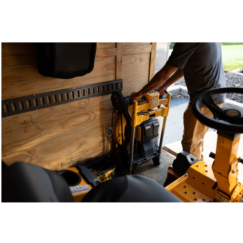 Tondeuse 53 cm XR 2 X 18V 8Ah Li-Ion Brushless - autopropulsée - DCMWSP156W2-QW - DEWALT