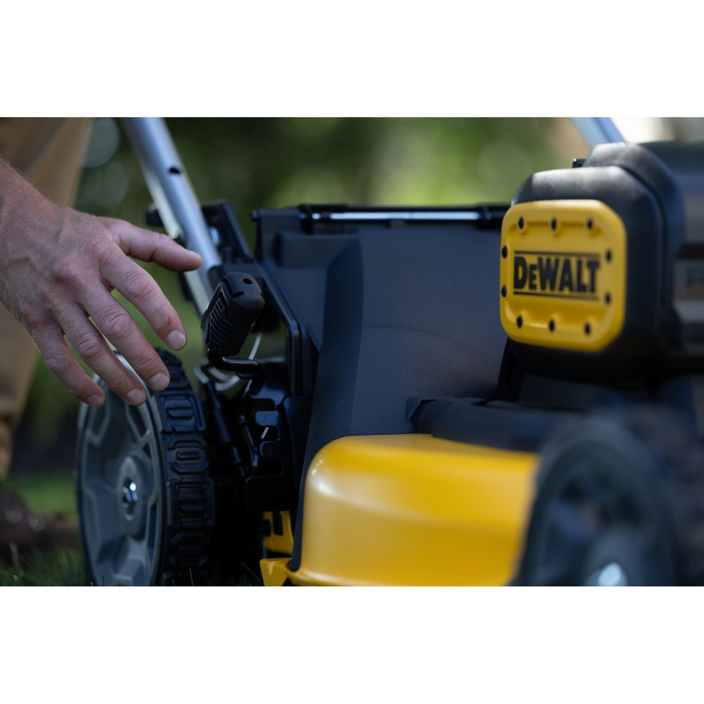 Tondeuse 53 cm XR 2 X 18V 8Ah Li-Ion Brushless - autopropulsée - DCMWSP156W2-QW - DEWALT
