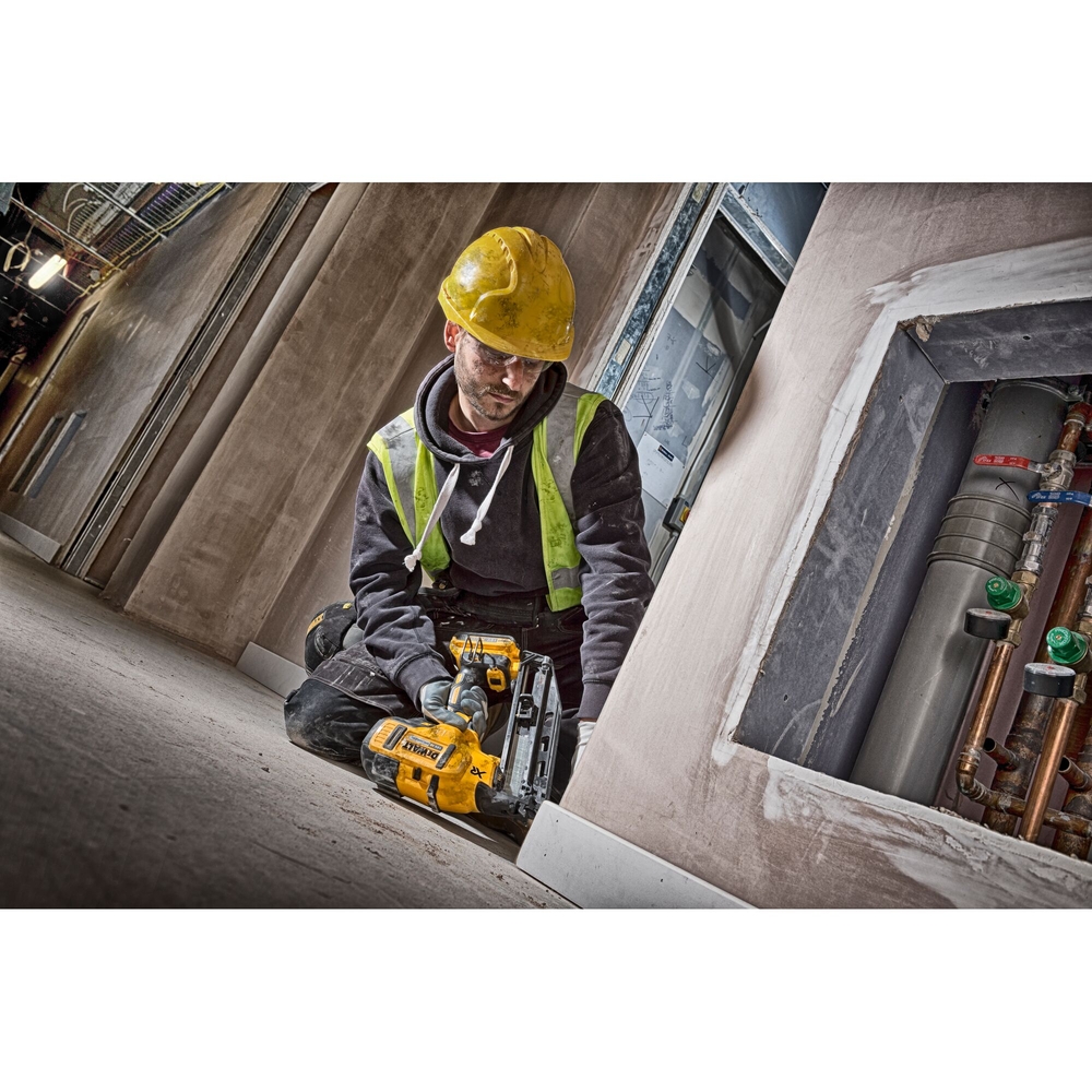 Cloueur de finition 16 Ga XR 18 V 2 Ah Li-Ion Brushless - DCN660D2-QW - DEWALT
