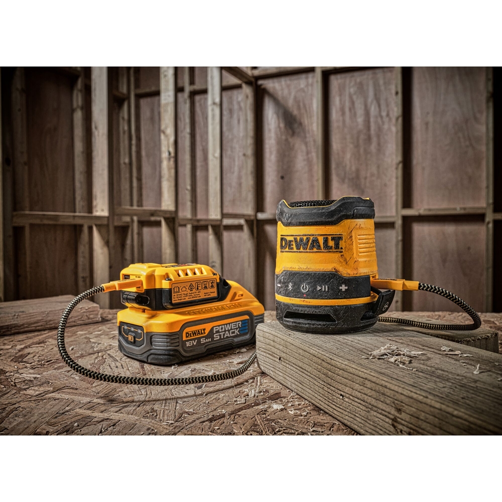 Enceinte Bluetooth USB-C - Attache avec clip, batterie intégrée - DCR009-XJ - DEWALT
