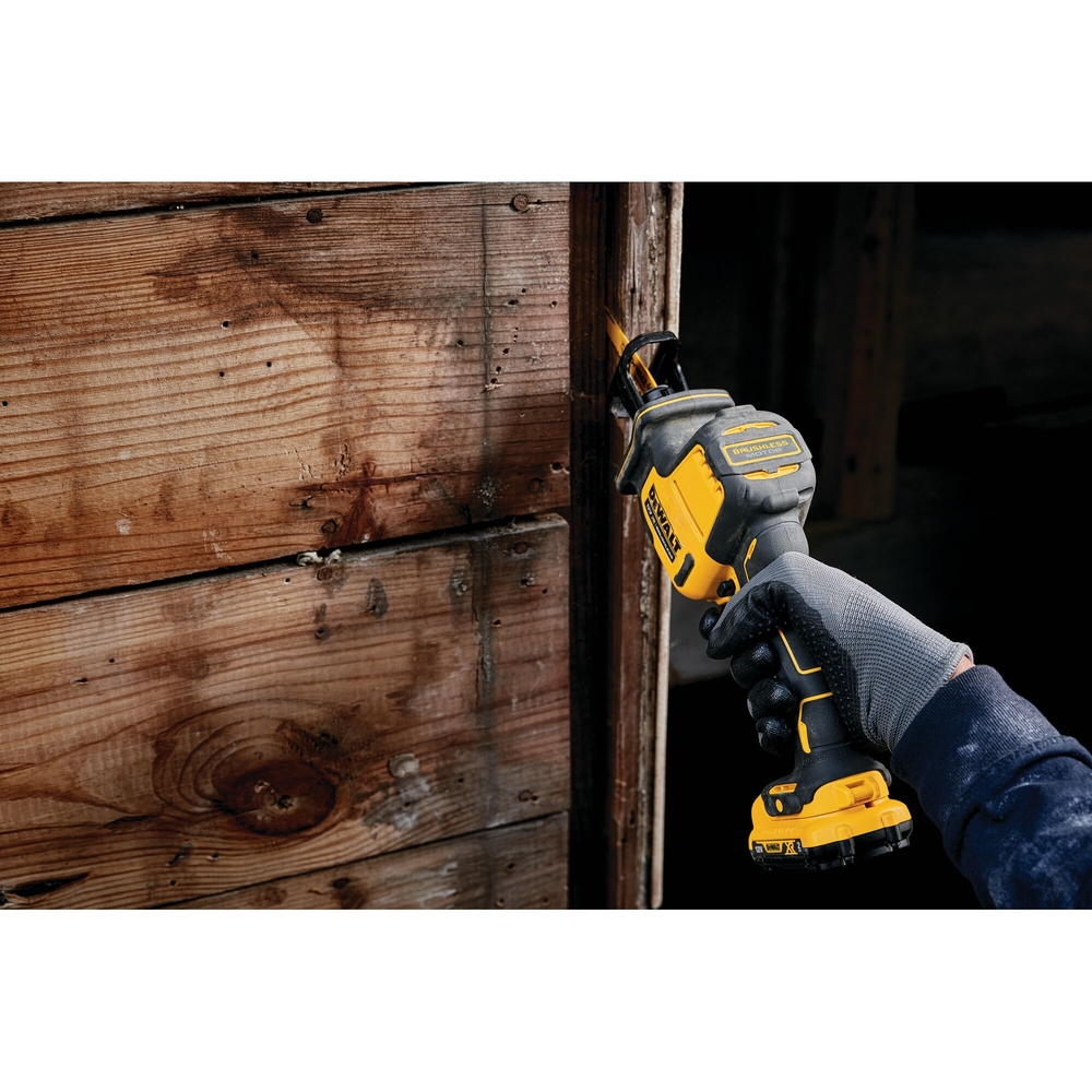 Scie sabre compacte XR 12 V 2 Ah Li-Ion Brushless - DCS312D2-QW - DEWALT