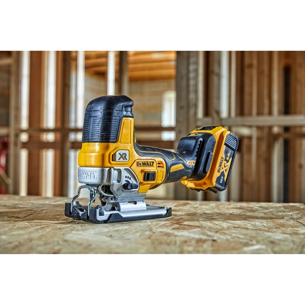 Scie sauteuse à prise par le corps XR 18 V 5 Ah Li-Ion Brushless  - DCS335P2-QW - DEWALT
