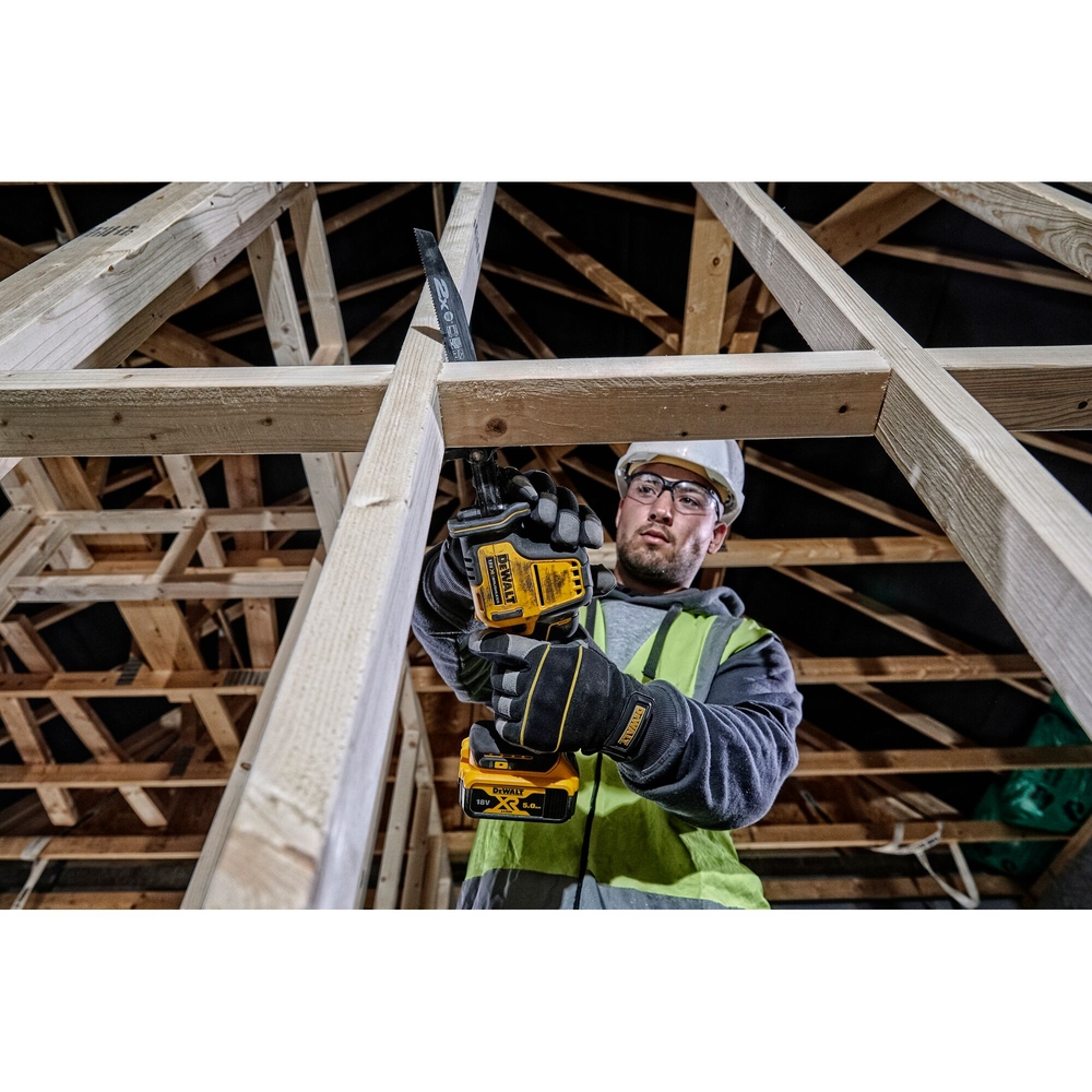 Scie sabre compacte XR 18 V Brushless - sans batterie ni chargeur, coffret TSTAK - DCS369NT-XJ - DEWALT