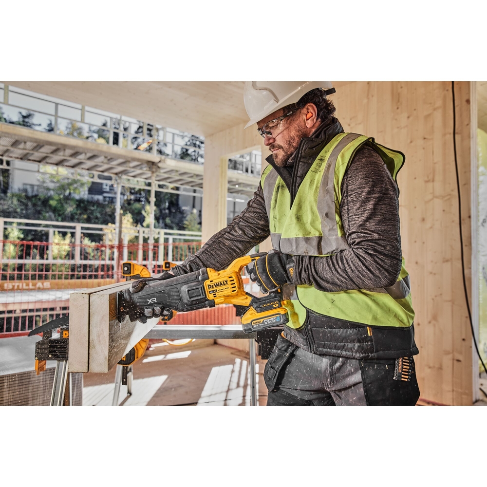 Scie sabre XR 18 V ADVANTAGE 5 Ah Li-Ion Brushless - POWERSTACK - DCS386H2T-QW - DEWALT