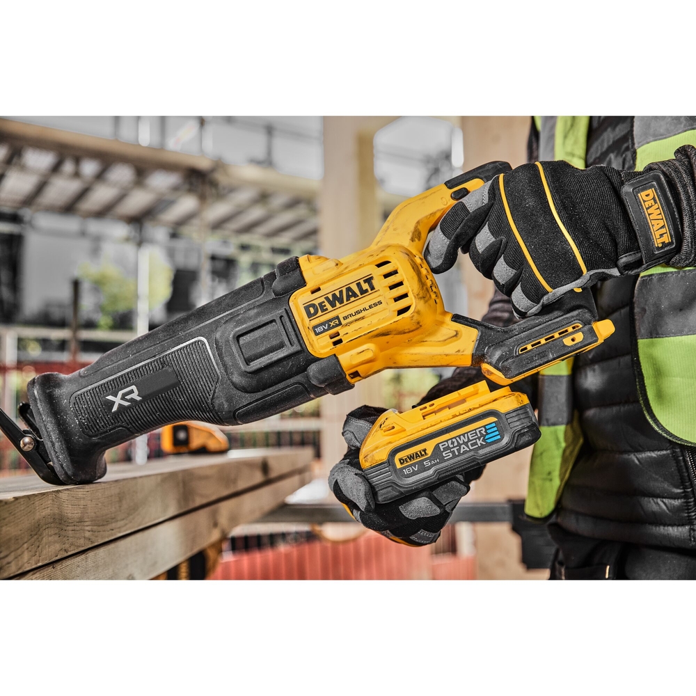 Scie sabre XR 18 V ADVANTAGE 5 Ah Li-Ion Brushless - POWERSTACK - DCS386H2T-QW - DEWALT