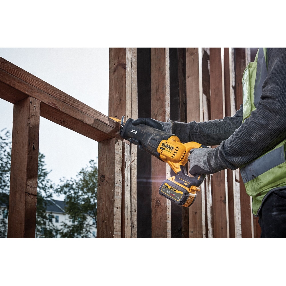 Scie sabre XR 18V ADVANTAGE Brushless - sans batterie ni chargeur, coffret TSTAK - DCS386NT-XJ - DEWALT