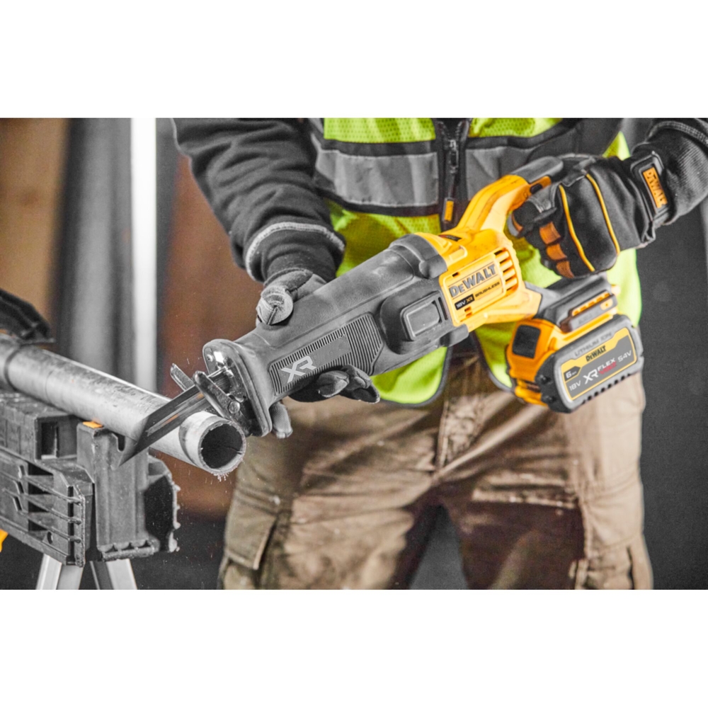 Scie sabre XR 18V ADVANTAGE Brushless - sans batterie ni chargeur, coffret TSTAK - DCS386NT-XJ - DEWALT