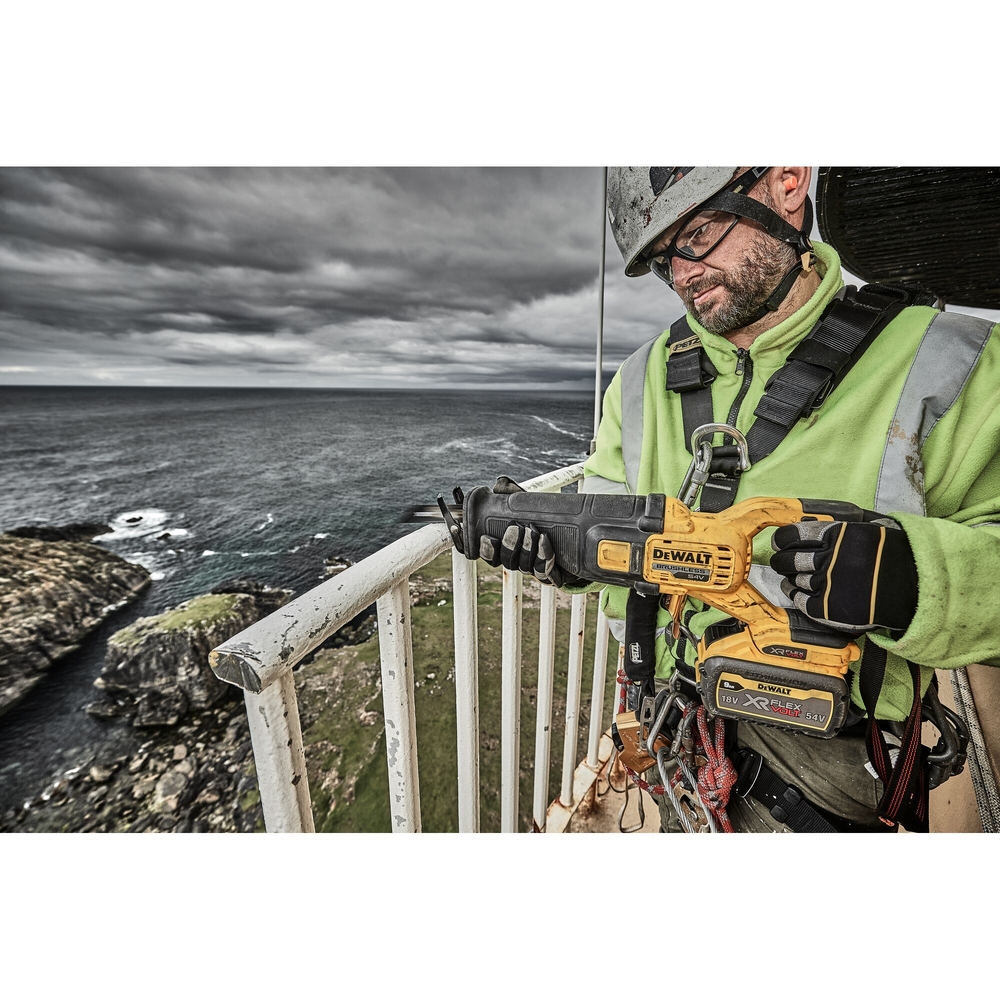 Scie sabre XR FLEXVOLT 54 V 3 Ah Li-Ion Brushless - DCS389X2-QW - DEWALT