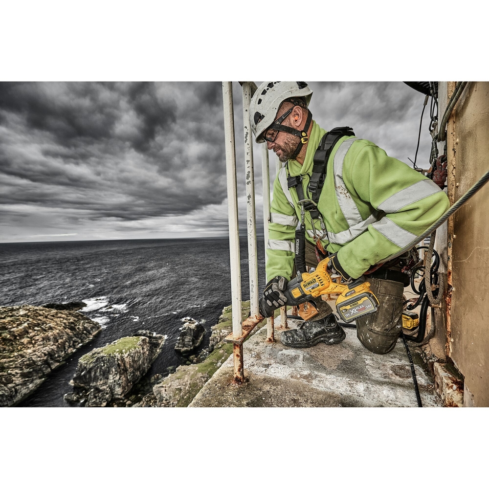 Scie sabre XR FLEXVOLT 54 V 3 Ah Li-Ion Brushless - DCS389X2-QW - DEWALT