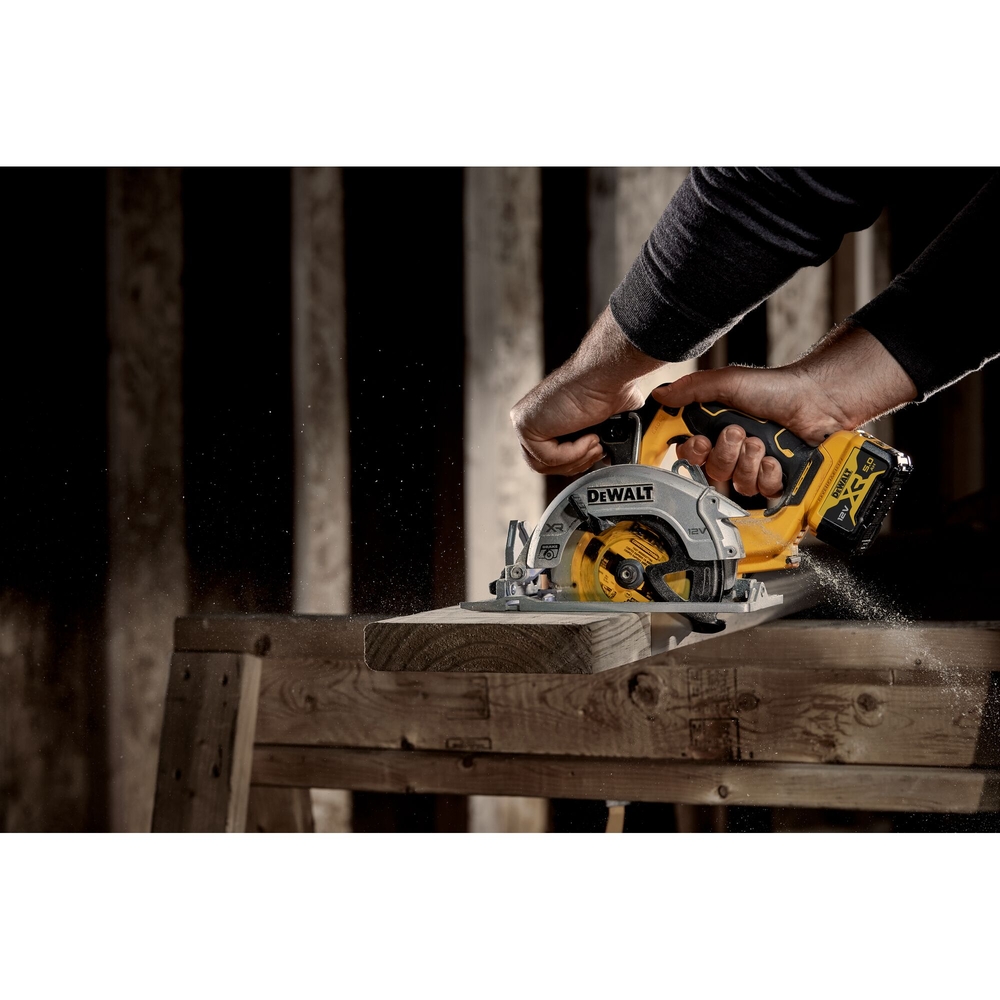 Scie circulaire XR 12 V 5 Ah Li-Ion Brushless 140 mm - DCS512P2-QW - DEWALT