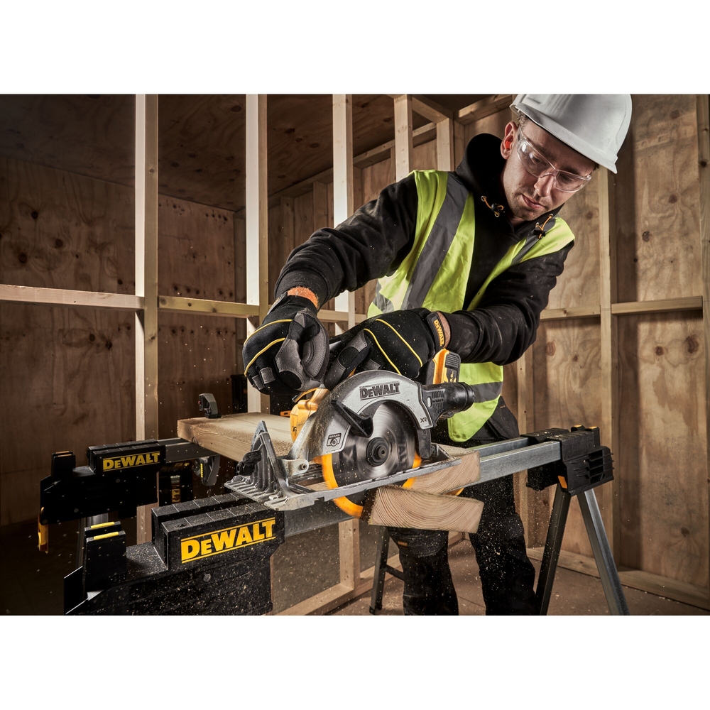 Scie circulaire XR 18 V 5 Ah Li-Ion Brushless 165 mm - DCS565P2-QW - DEWALT