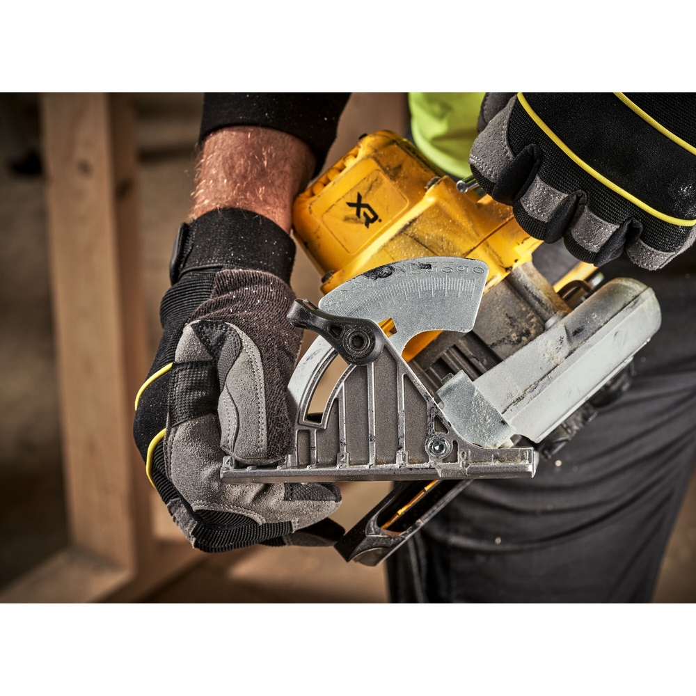 Scie circulaire XR 18 V 5 Ah Li-Ion Brushless 165 mm - DCS565P2-QW - DEWALT