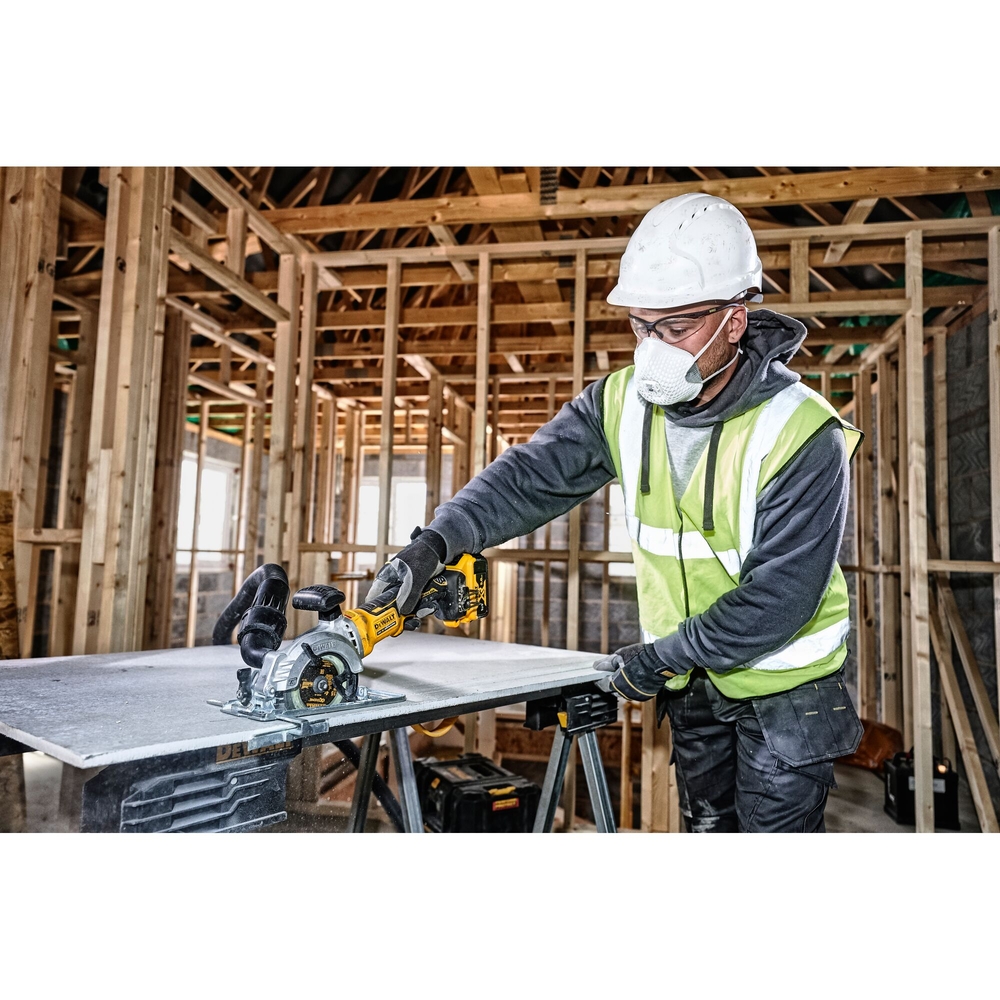 Scie circulaire XR 18 V 5 Ah Li-Ion Brushless 115 mm - DCS571P2-QW - DEWALT