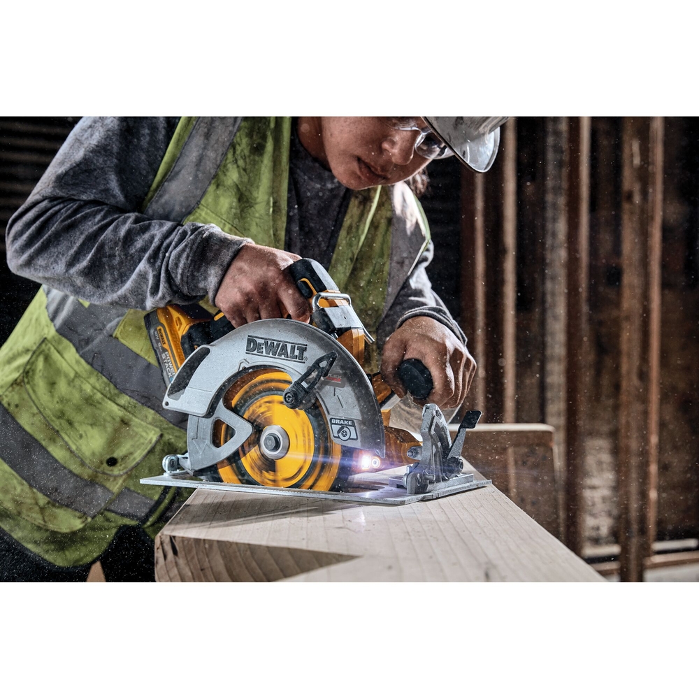 Scie circulaire XR 18 V ADVANTAGE 5 Ah Li-Ion Brushless 190 mm - POWERSTACK - DCS573H2T-QW - DEWALT
