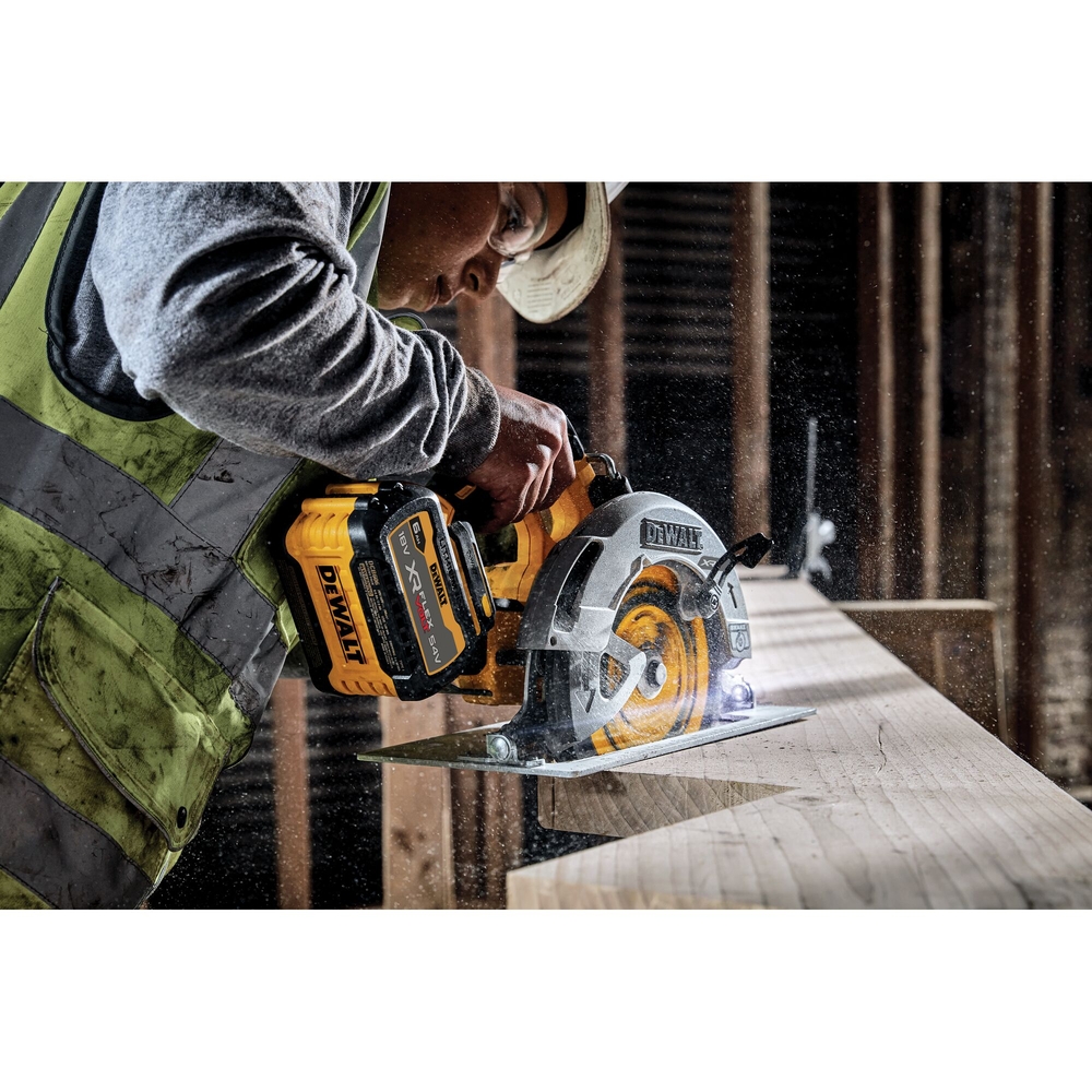Scie circulaire XR 18 V ADVANTAGE Brushless 190 mm - DCS573NT-XJ - DEWALT
