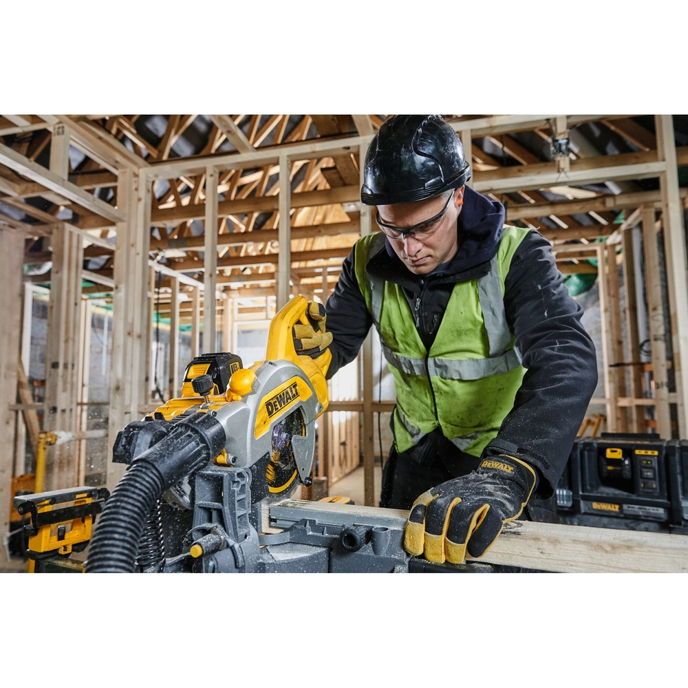 Scie à onglets radiale XR FLEXVOLT 54 V 2 Ah Li-Ion Brushless 216 mm - DCS777T2-QW - DEWALT
