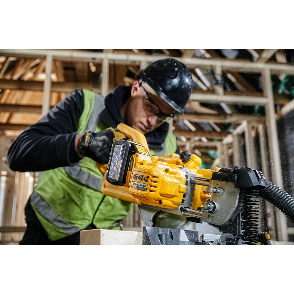 Scie à onglets radiale XR FLEXVOLT 54 V 2 Ah Li-Ion Brushless 216 mm - DCS777T2-QW - DEWALT