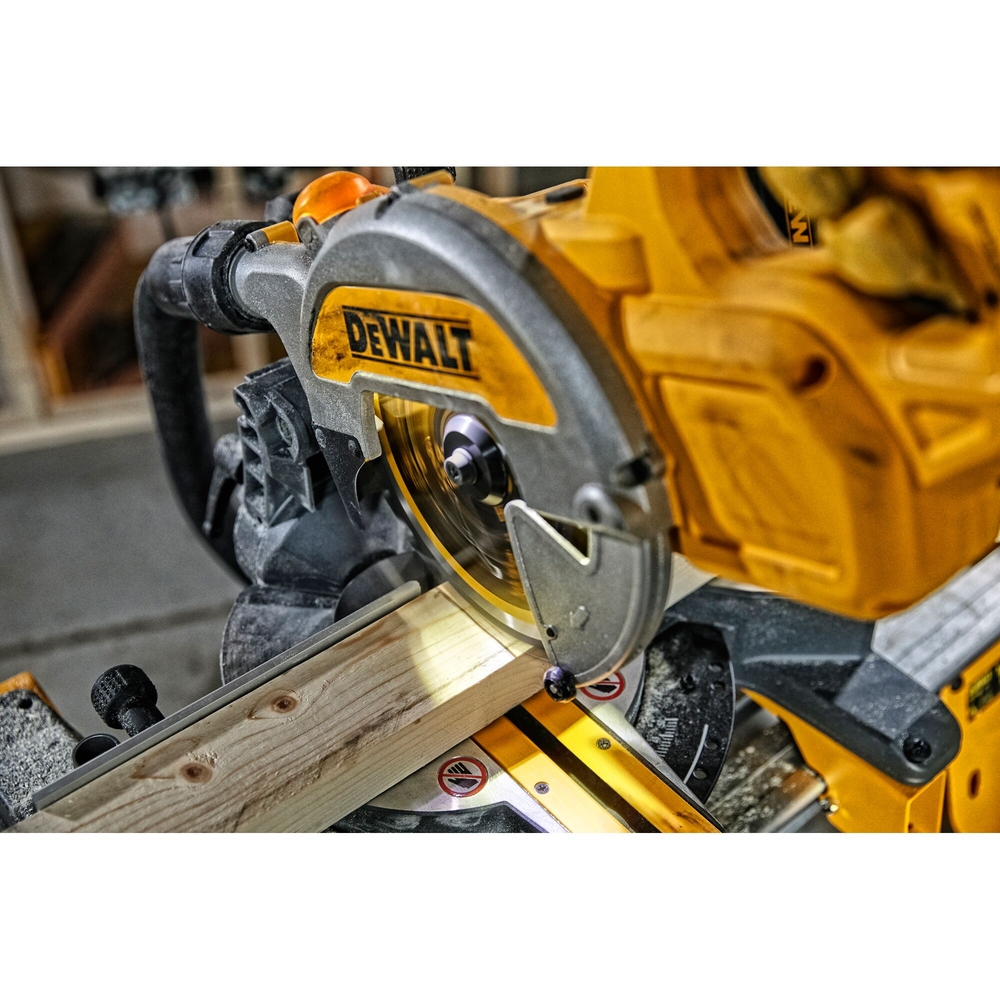 Scie à onglets radiale XR FLEXVOLT 54 V 2 Ah Li-Ion Brushless 216 mm - DCS777T2-QW - DEWALT
