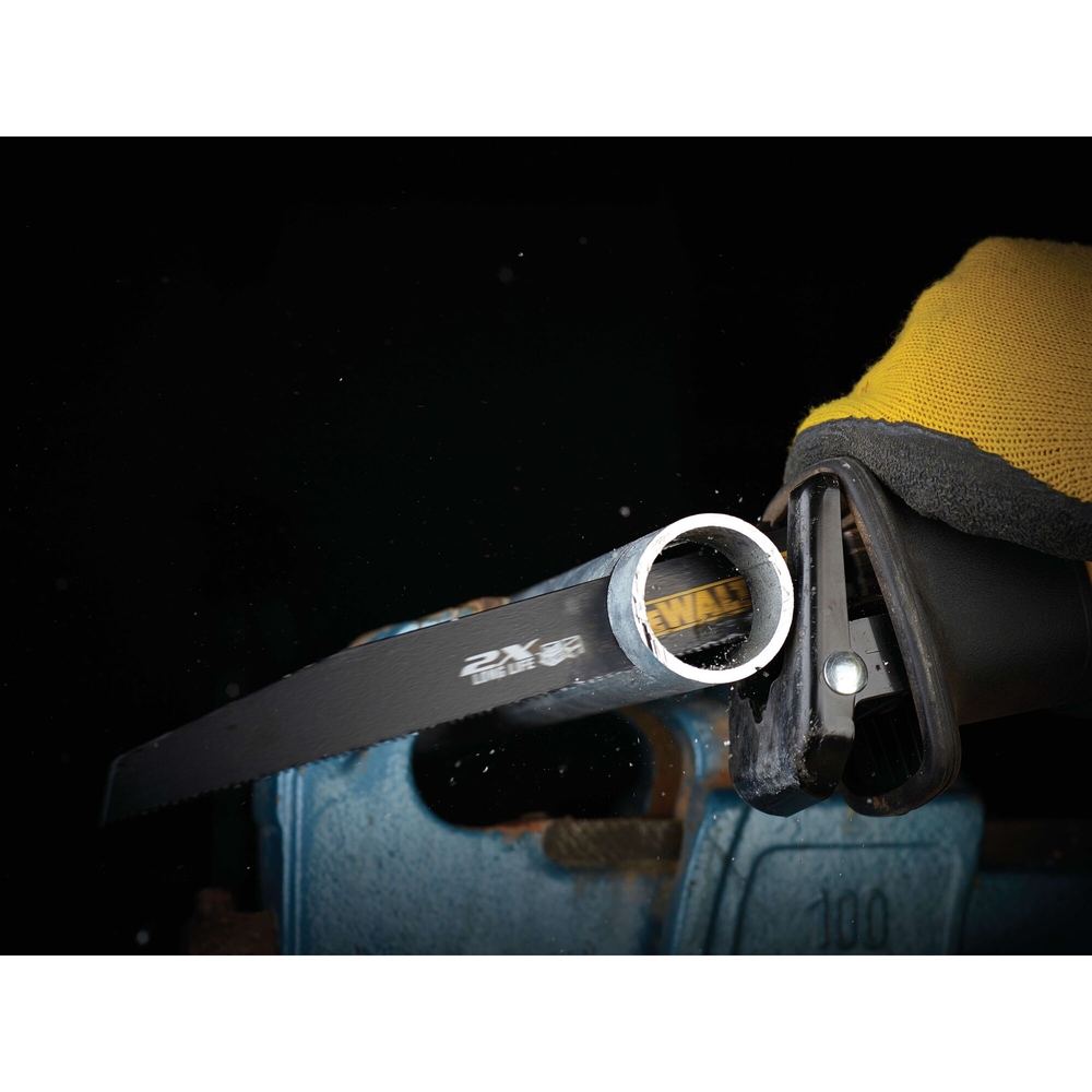 Lame de scie sabre BiM 2X Long Life pour la coupe du bois et métal 228 mm - DT2308L-QZ - DEWALT