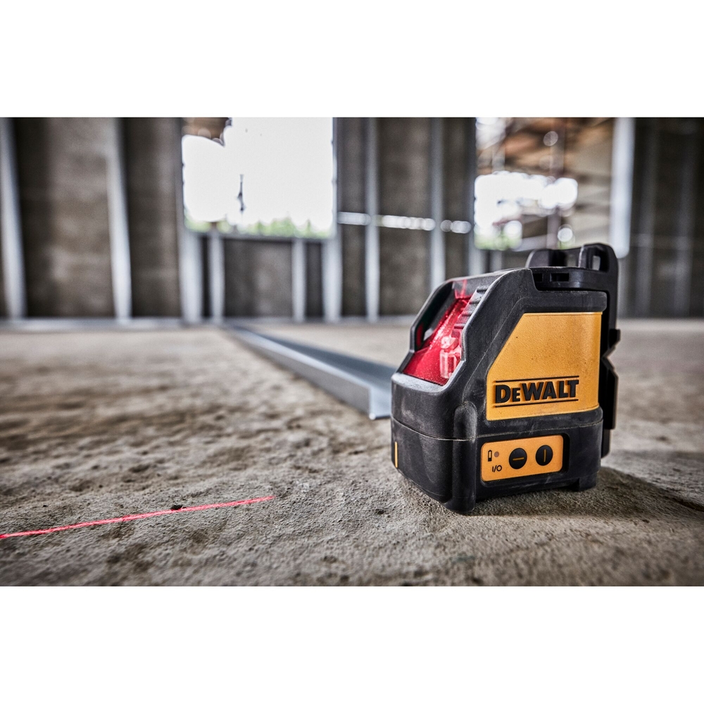 Niveau laser croix - faisceau rouge - 3 piles alcaline (AA), support magnétique - DW088K-XJ - DEWALT