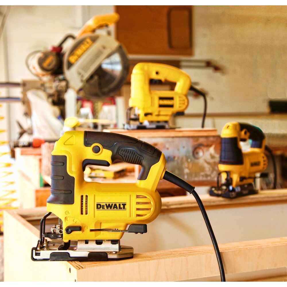 Scie sauteuse 650 W à poignée supérieure - semelle anti-rayure - DWE349-QS - DEWALT