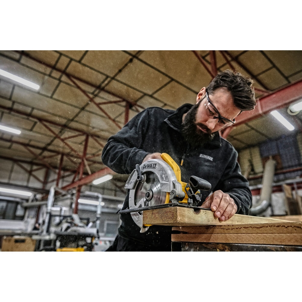 Scie circulaire compacte Ø190mm - Profondeur de coupe 65mm - DWE560-QS - DEWALT