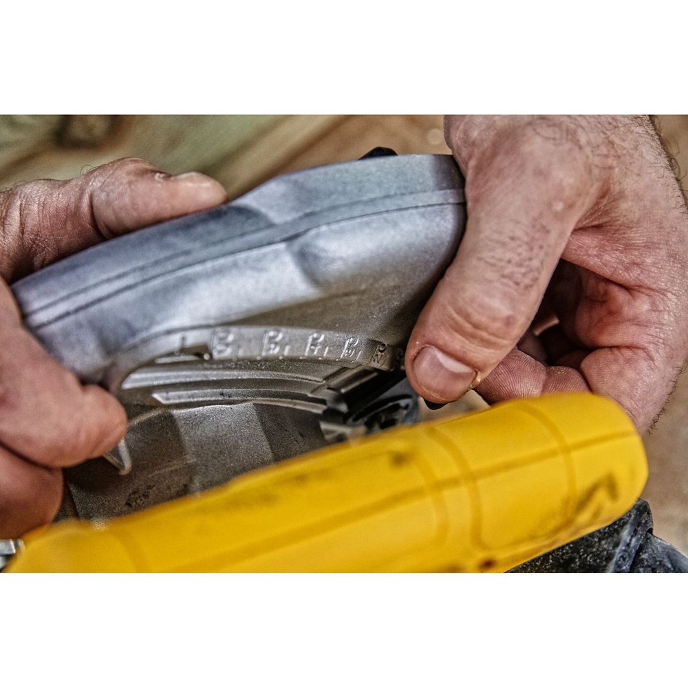 Scie circulaire compacte Ø190mm - Profondeur de coupe 65mm - DWE560-QS - DEWALT