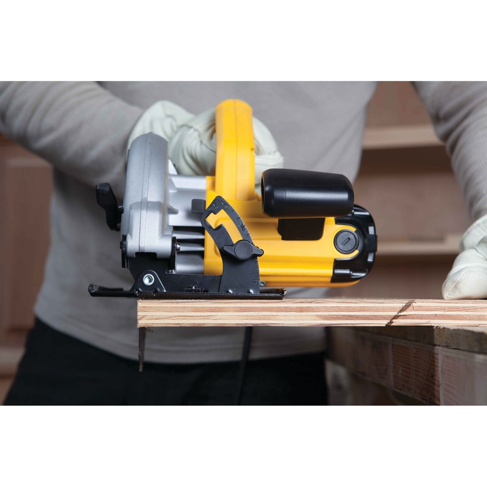 Scie circulaire compacte Ø190mm - Profondeur de coupe 65mm - DWE560-QS - DEWALT