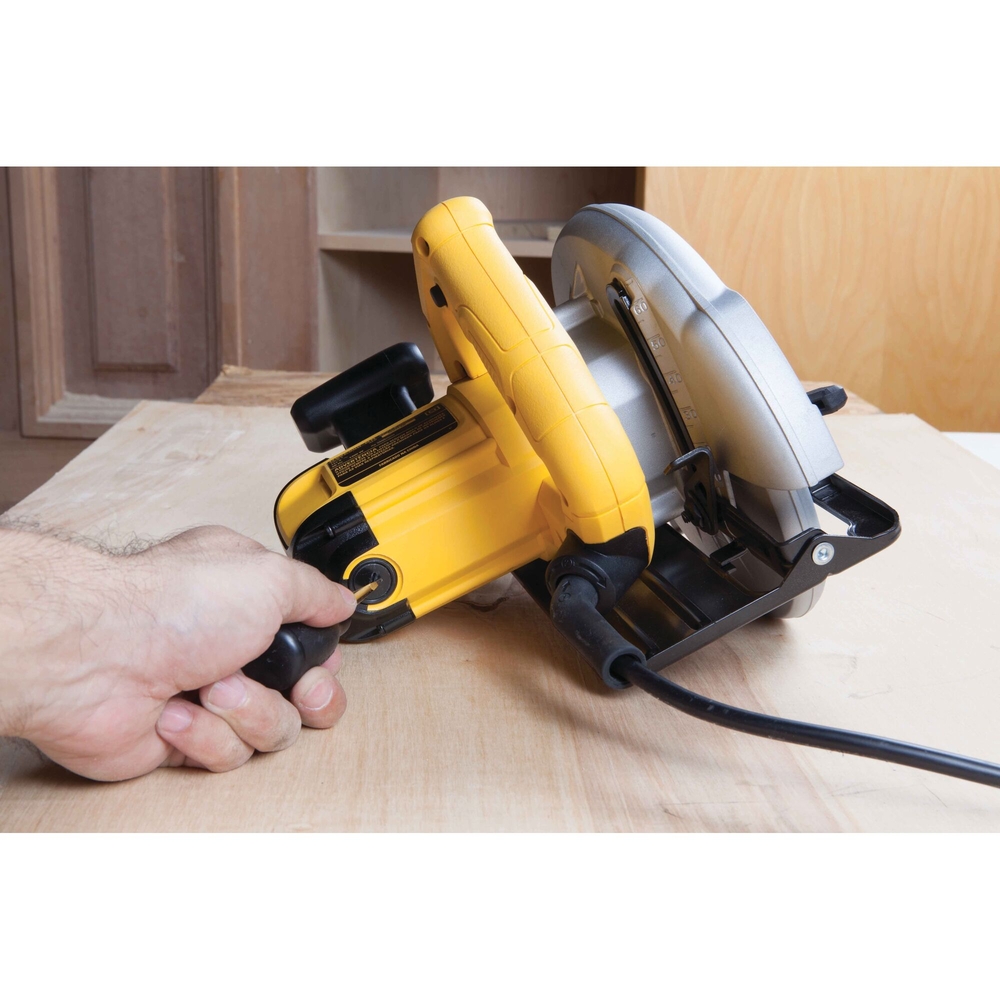 Scie circulaire compacte Ø190mm - Profondeur de coupe 65mm - DWE560-QS - DEWALT